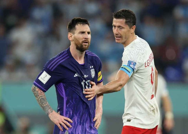 Lewandowski thừa nhận muốn thi đấu cùng Messi