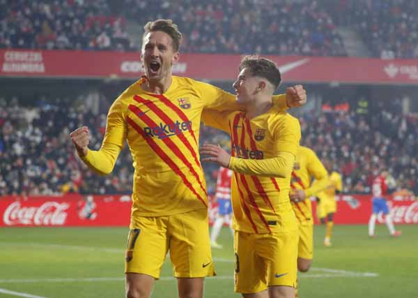 Kết quả La Liga: Real Madrid hạ đẹp Valencia, Barca rơi điểm trong thế 10 người