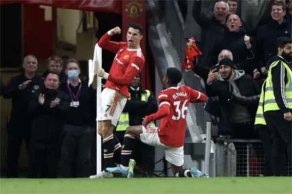 MU hạ Tottenham, Ronaldo lập hat-trick trở thành chân sút hay nhất lịch sử