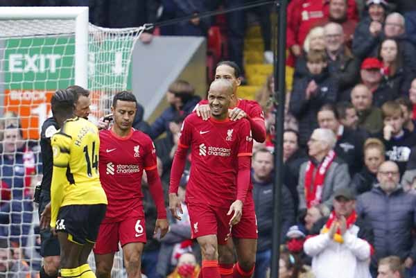 Liverpool, Manchester City so kè từng điểm trong cuộc đua song mã