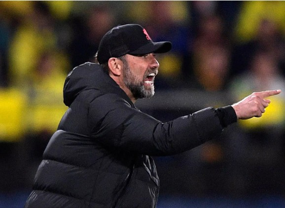 Klopp: Liverpool tự làm khó, giờ thì xem Man City chiến Real Madrid