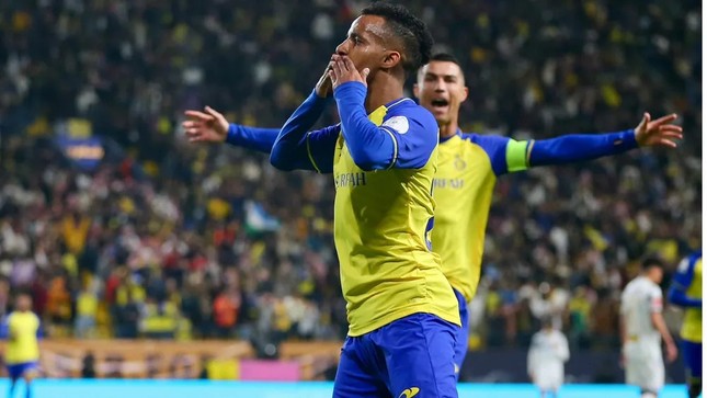 Ronaldo tỏa sáng trong vai trò lạ, giúp đội nhà giành 3 điểm