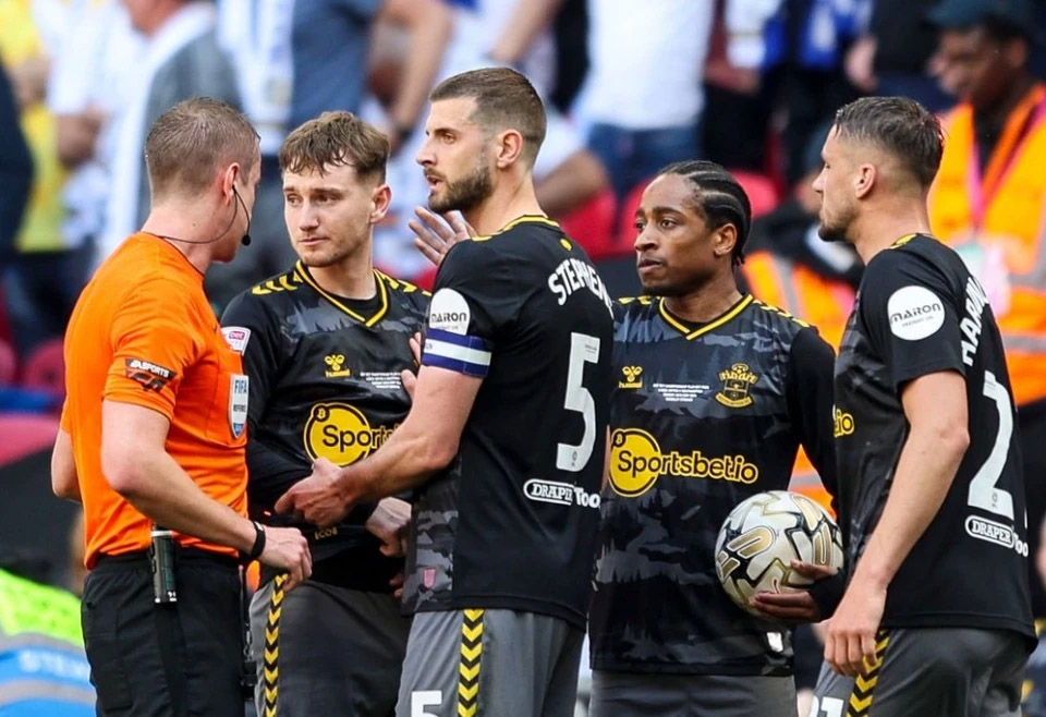 Southampton trở lại Premier League