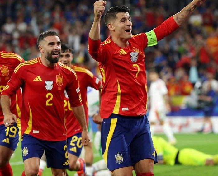 Hạ tuyển Ý, Tây Ban Nha phô trương sức mạnh đáng sợ!