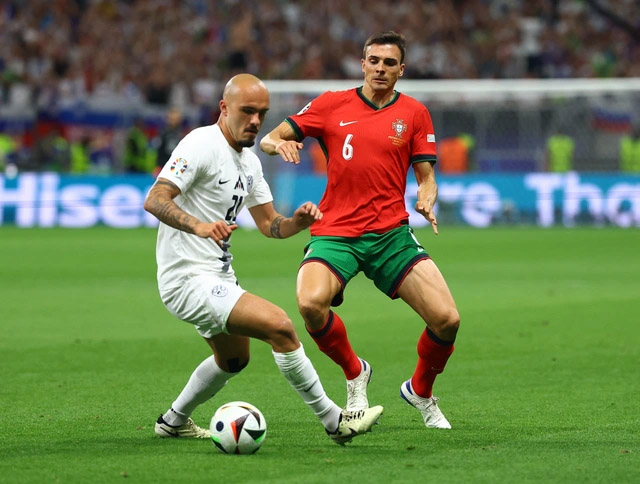 Sao Euro đầu tiên đạt thỏa thuận gia nhập "gã khổng lồ" Bundesliga