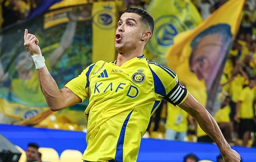 Ronaldo tạo cột mốc lịch sử