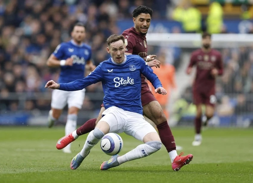 Man City nhọc nhằn giành 3 điểm