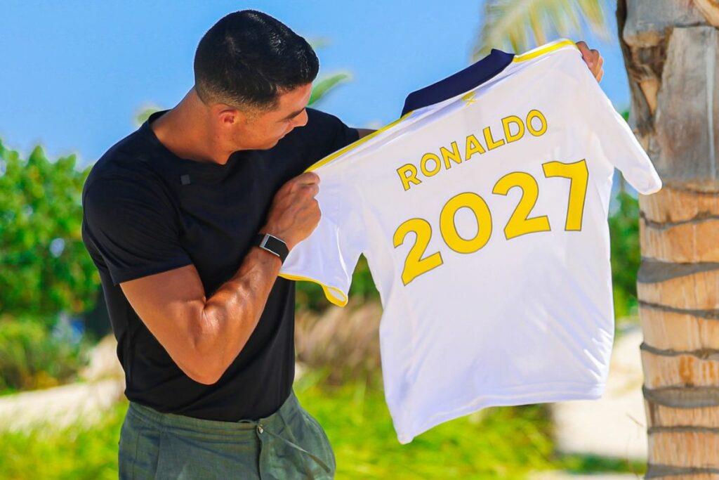 Ronaldo tạo nên lịch sử