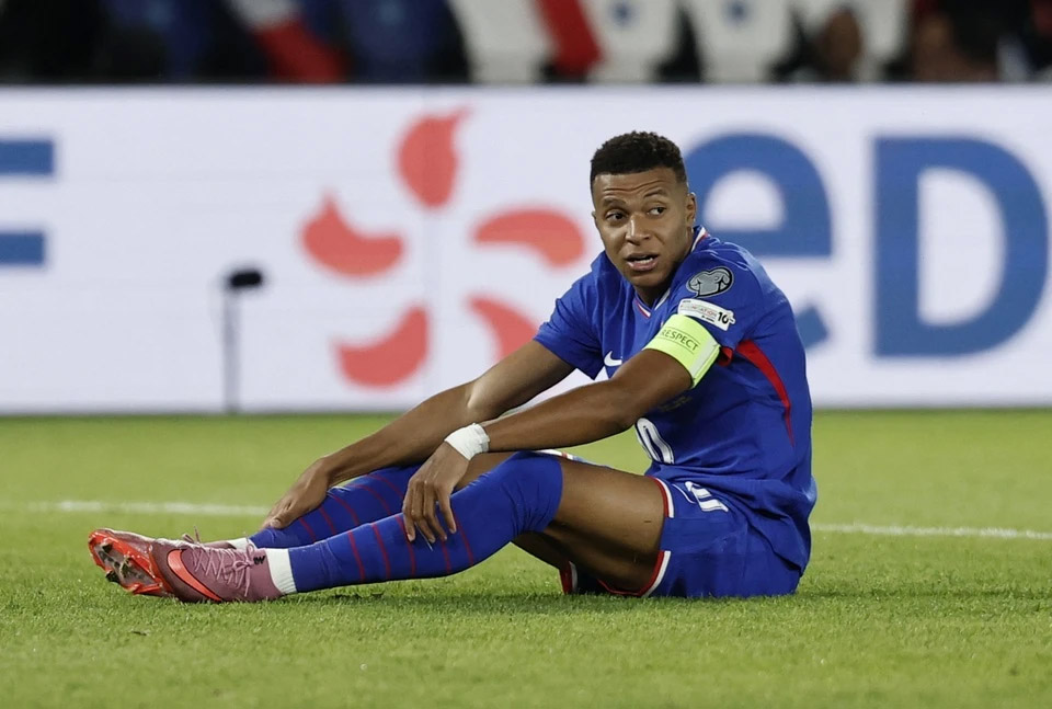 Mbappe giải cứu tuyển Pháp