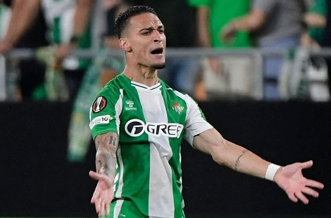 Antony sắm vai người hùng của Betis