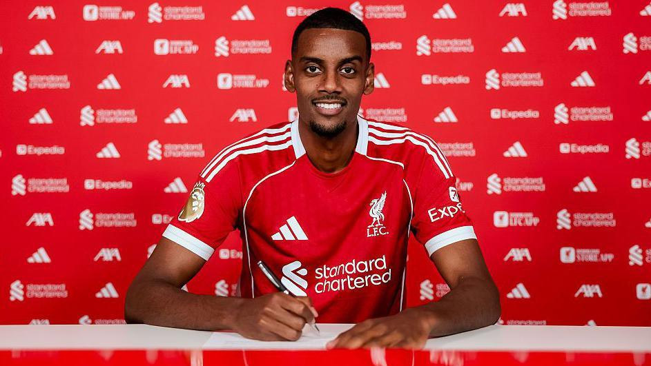 Liverpool phá kỷ lục chuyển nhượng Premier League với thương vụ Alexander Isak