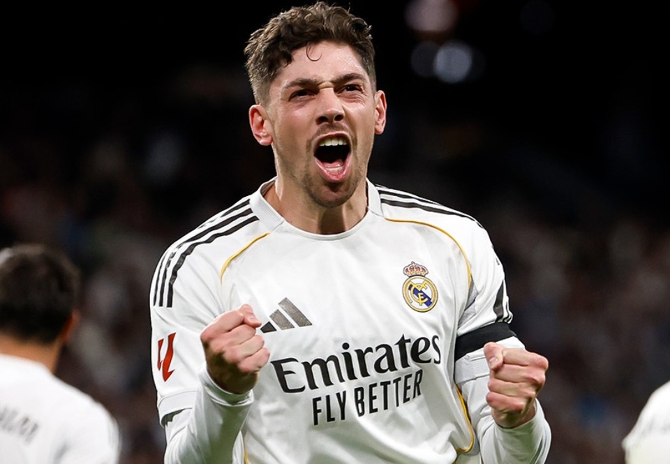 Valverde thăng hoa, Real phả hơi nóng vào Barca