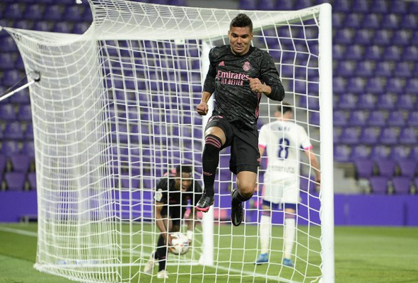 Real Madrid bám sát Atletico Madrid, còn kém 3 điểm